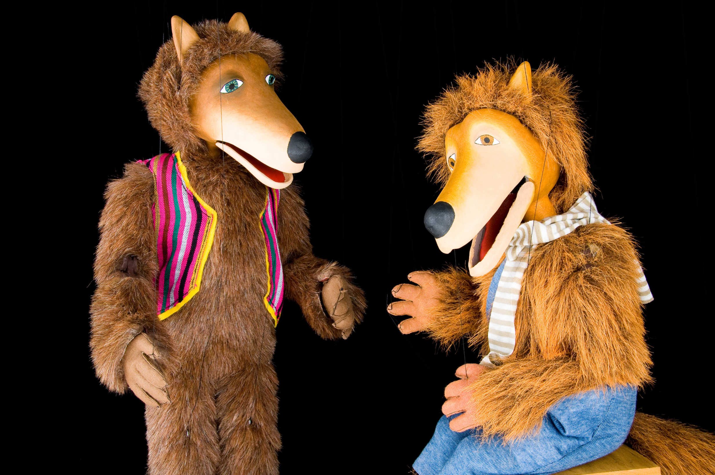 Juan Feroz y Lobo López personajes del espectáculo de marionetas