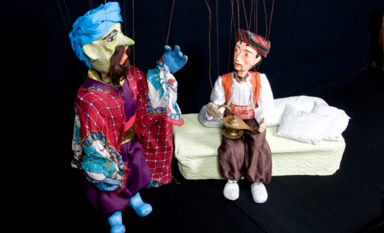 Títeres de Aladino y Mago del espectáculo de marionetas Aladino y la lámpara maravillosa