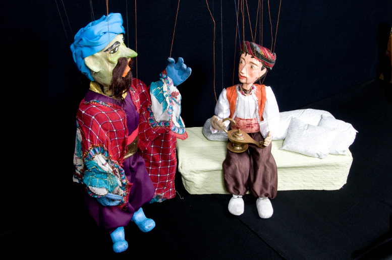 Títeres de Aladino y Mago del espectáculo de marionetas Aladino y la lámpara maravillosa