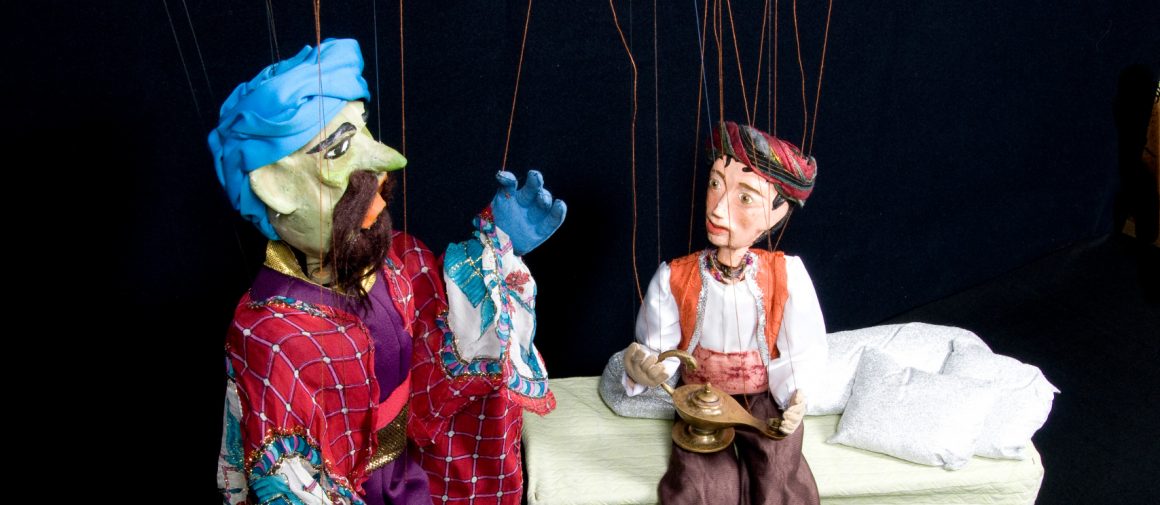 Marionetas del espectáculo Aladino y Mago